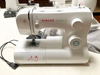 MACHINE A COUDRE SINGER MADAME 4 - Photo 1