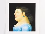 une photo d'une femme en robe bleue