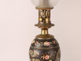 an image of a lamp that is sitting on a table