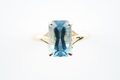 BAGUE en or jaune 750 millièmes sertie d'une aigue-marine ta…