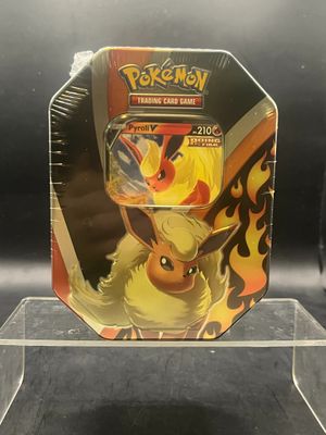 un gros plan d'une assiette en plastique sur laquelle figure un personnage de Pokémon