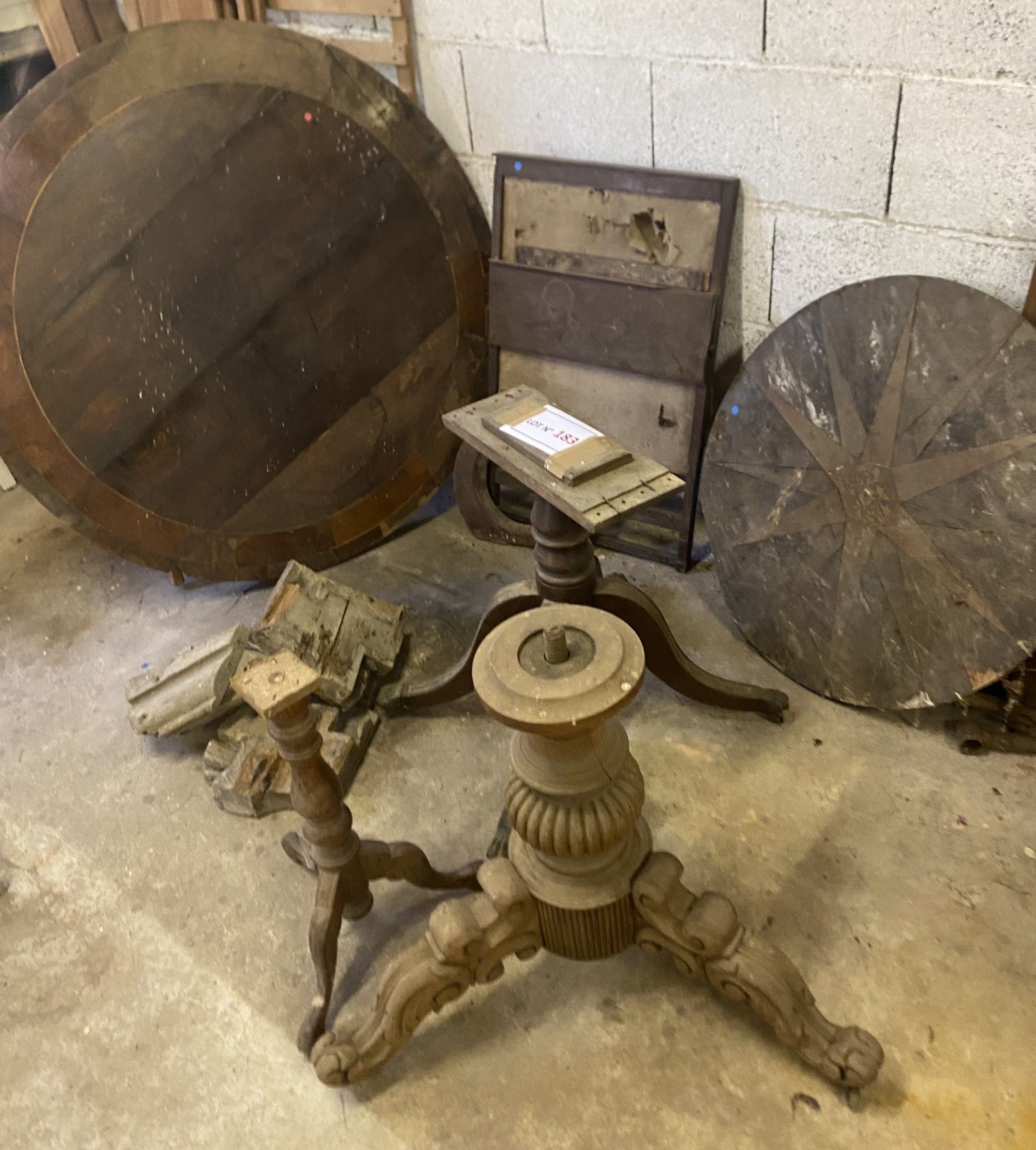 Lot grenier comprenant divers petits mobiliers anciens et démontés, en l’état avec usures et manques (Photos) dt guér...