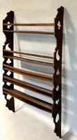 Etagère vaisselier murale en bois naturem, à décor de motifs…
