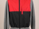 une veste rouge et noire sur un mannequin, un mannequin, un mannequin, un mannequin, un mannequin, un mannequin, un mannequin, un mannequin, un mannequin, un mannequin, un mannequin, un mannequin, un mannequin, un mannequin, un mannequin, un mannequin, un mannequin, un mannequin, un mannequin, un mannequin, un mannequin, un mannequin, un mannequin, un mannequin, un mannequin, un mannequin, un mannequin, un mannequin, un mannequin, un mannequin, un mannequin, un mannequin, un mannequin, un manne