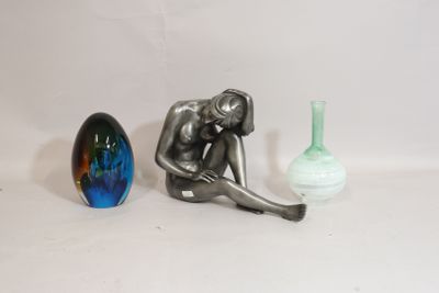a statue of a man sitting next to two vases