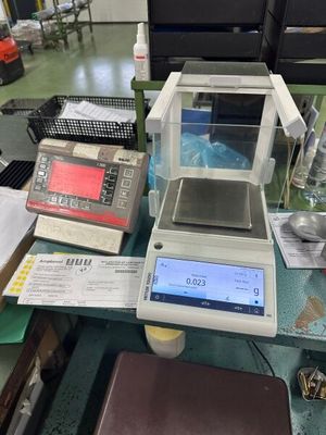 an image of a scale sitting on a table in a lab
