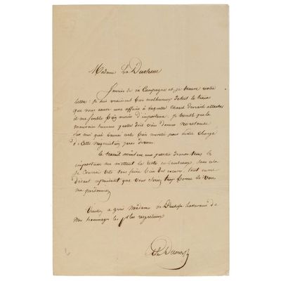 une lettre écrite à l'encre noire sur une feuille de papier