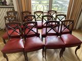 six chaises placées au milieu d'une pièce