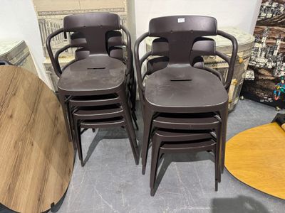 several chairs and a table in a room with a table and chairs