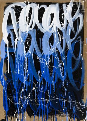 peinture représentant un graffiti bleu et blanc sur un mur à fond noir