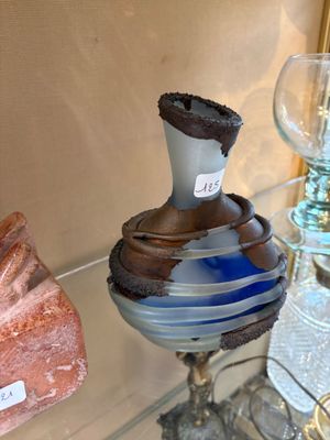 Bouteille en verre soufflé et émaillé partiellement - Photo 1