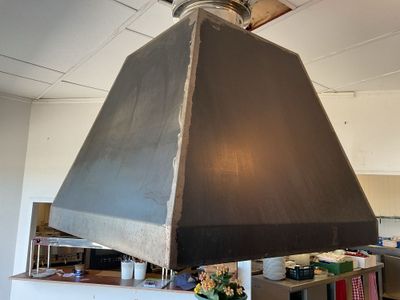 Hotte métallique 1 m X 1 m. Hauteur 85 cm. À démonter