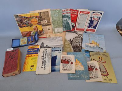 de nombreux livres posés sur une table