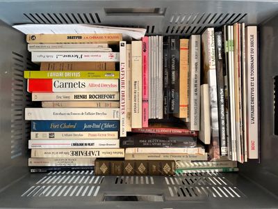 [AFFAIRE DREYFUS] Une manette de livres, brochures et catalo…