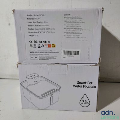 packaging of a smart pet water fountain in a white box