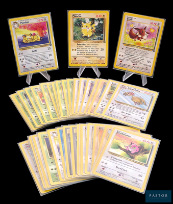 Plusieurs cartes Pokémon sont représentées sur un fond noir