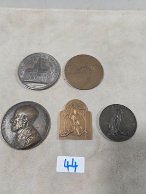 Réunion de 5 médailles en bronze par Samuel, Fisch….