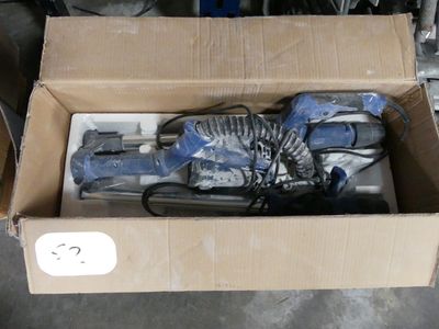 une boîte contenant quelques outils