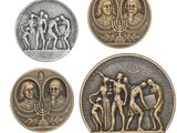 quatre types différents de pièces de bronze sur lesquelles figurent une menorah, une menorah et encore une menorah