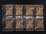 Six paquets de decks Yu-Gi-Oh! sont posés sur une surface noire.