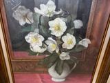 une photo d'un tableau représentant des fleurs blanches dans un vase