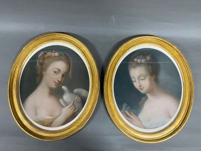 deux portraits encadrés représentant une femme tenant un oiseau et un oiseau dans la main