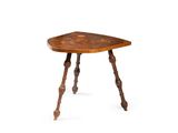 image d'un petit tabouret en bois sur fond blanc