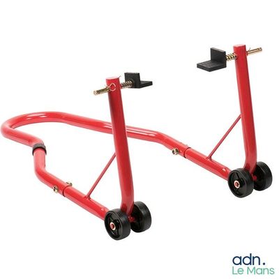 une paire de jantes de moto rouges avec des roues noires sur fond blanc