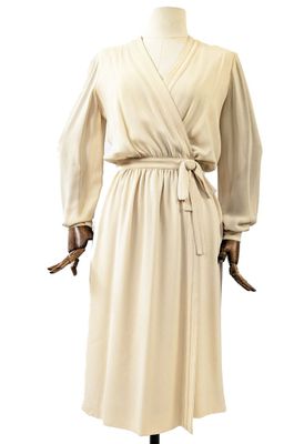 une image d'une robe sur un mannequin mannequin mannequin mannequin mannequin mannequin mannequin mannequin mann