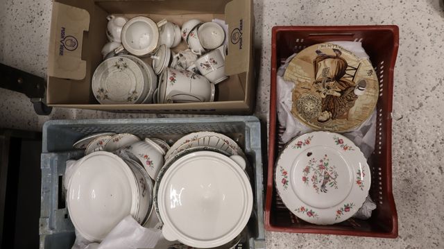 Lot de trois cartons de vaisselle