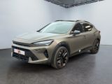 Le nouveau SUV Toyota C-HR est exposé dans un showroom
