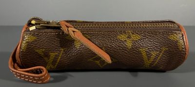 LOUIS VUITTON Petite trousse TROIS BALLES DE GOLF en toile M…