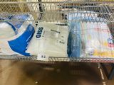 un caddie contenant de nombreux sacs de provisions