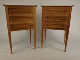 paire de tables de chevet de style « mid-century » aux pieds tournés