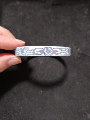 Michaela FREY Bracelet jonc à décor émaillé.