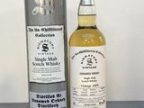 une image représentant une bouteille de whisky posée à côté d'un bidon