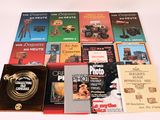 un grand nombre de livres posés sur une table