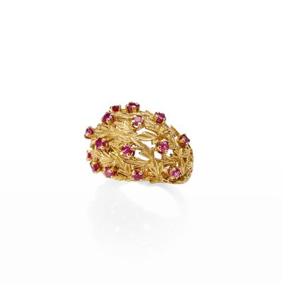 a gold and ruby ring