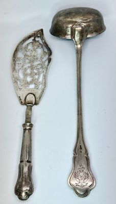 300. Pelle à poisson et louche en argent, Saint-Pétersbourg,…