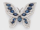 une broche en forme de papillon, sertie de saphirs et de diamants