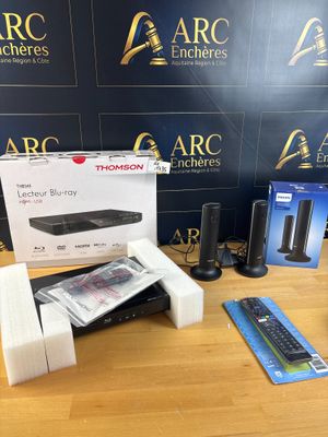 Lot lecteur blu-ray Thomson THB345, une télécommande Philips…
