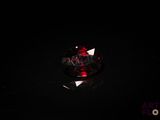 gros plan d'un diamant rouge sur une surface noire