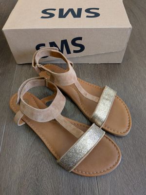 Paire de chaussures de marque SMS
