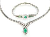 un ensemble composé d'un collier et d'un bracelet en émeraudes et diamants