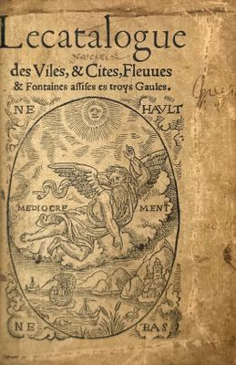 un vieux livre dont la couverture est ornée d'une image d'ange