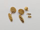 une paire de boutons de manchette en or et une paire de boutons de manchette