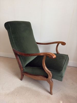 Fauteuil bas à dossier incliné, la structure en bois naturel…