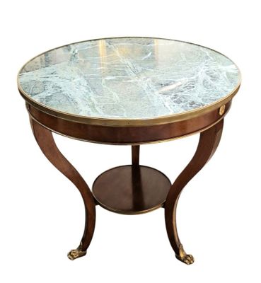une image d'une table avec un plateau en marbre sur un fond blanc