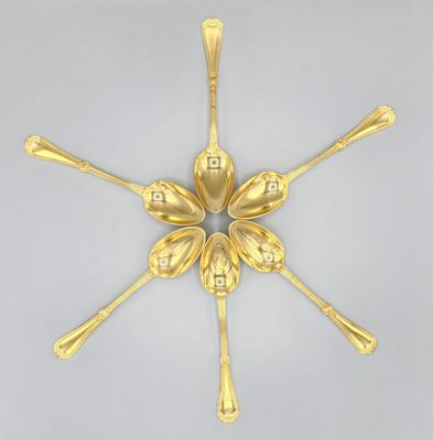 a gold plated spoon and spoon set with six spoons in the shape of a flower