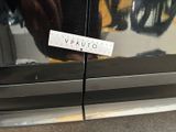 a sticker on the door of a car that says vrauto